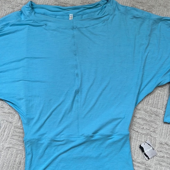 Free People x FP Movement Sky High Long Sleeve Oversized Top Ice Bath Blue Small - Picture 9 of 16